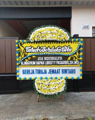 Papan Bunga Duka di Ujung Menteng